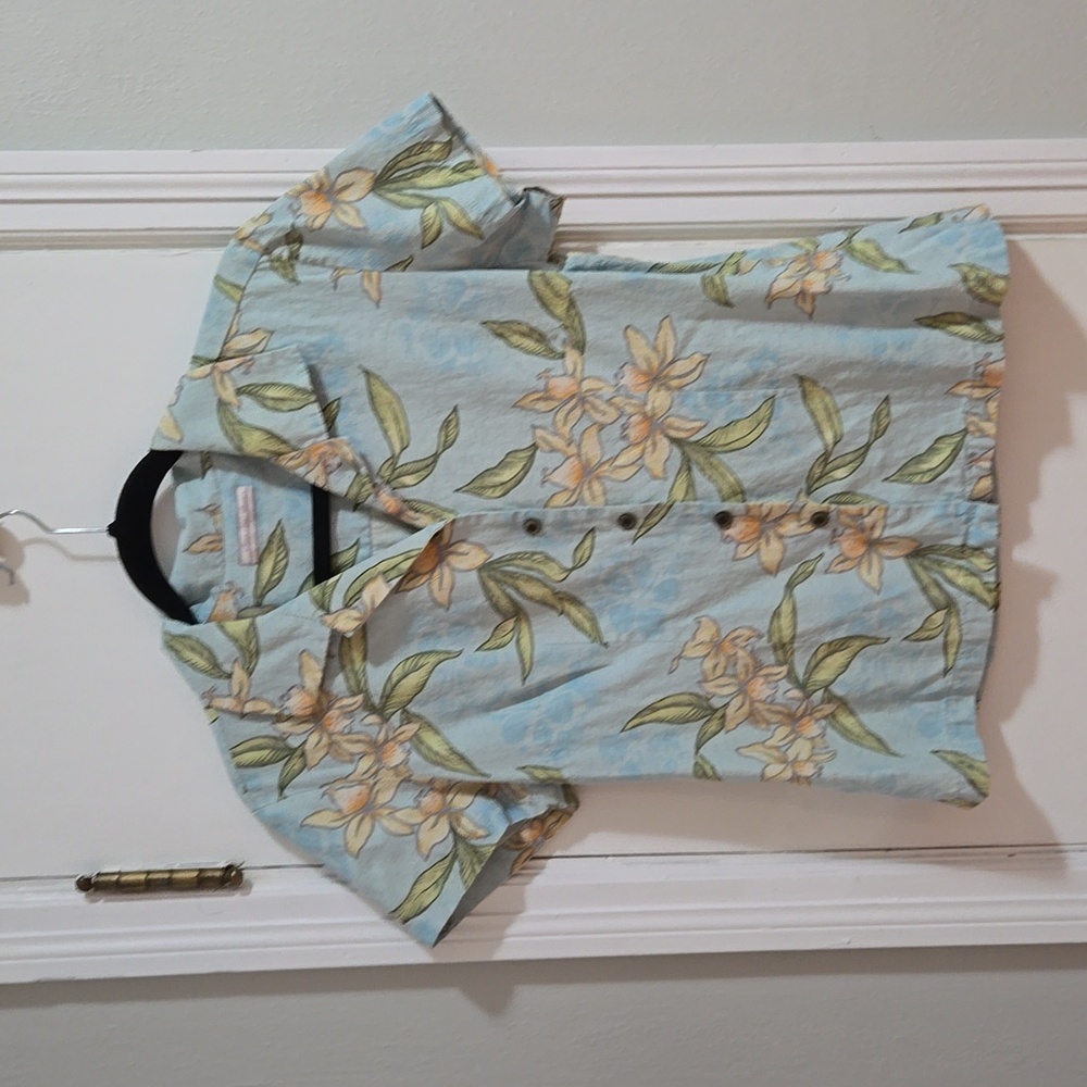 Hawaiian  button camp shirt.